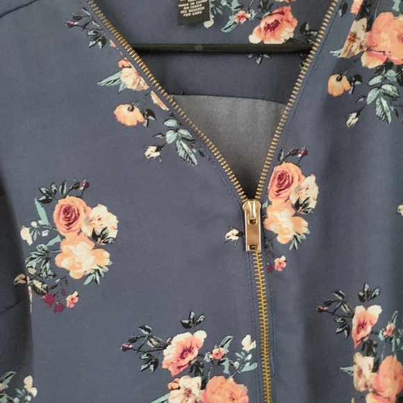 Small Rue 21 Blue Blouse with Roses - Picture 2 of 5